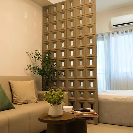 La Casa Yara Qc Condo